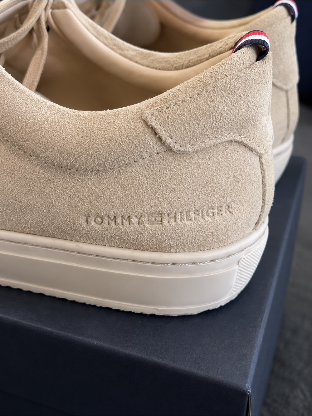 Tommy Hilfiger size 12 Tan Men's casual low top Sneakers - Picture 3 of 5